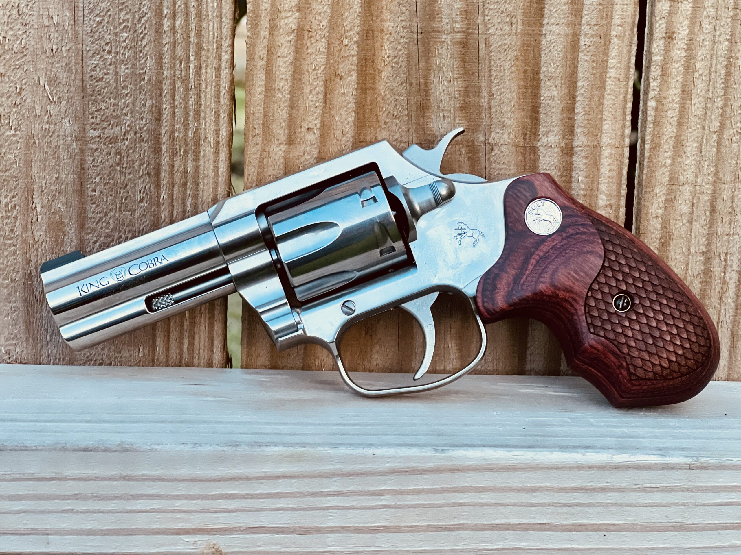 G33 / Colt King Cobra .357 Magnum 6 Shot w/Snake Scale Pattern Walnut Grips